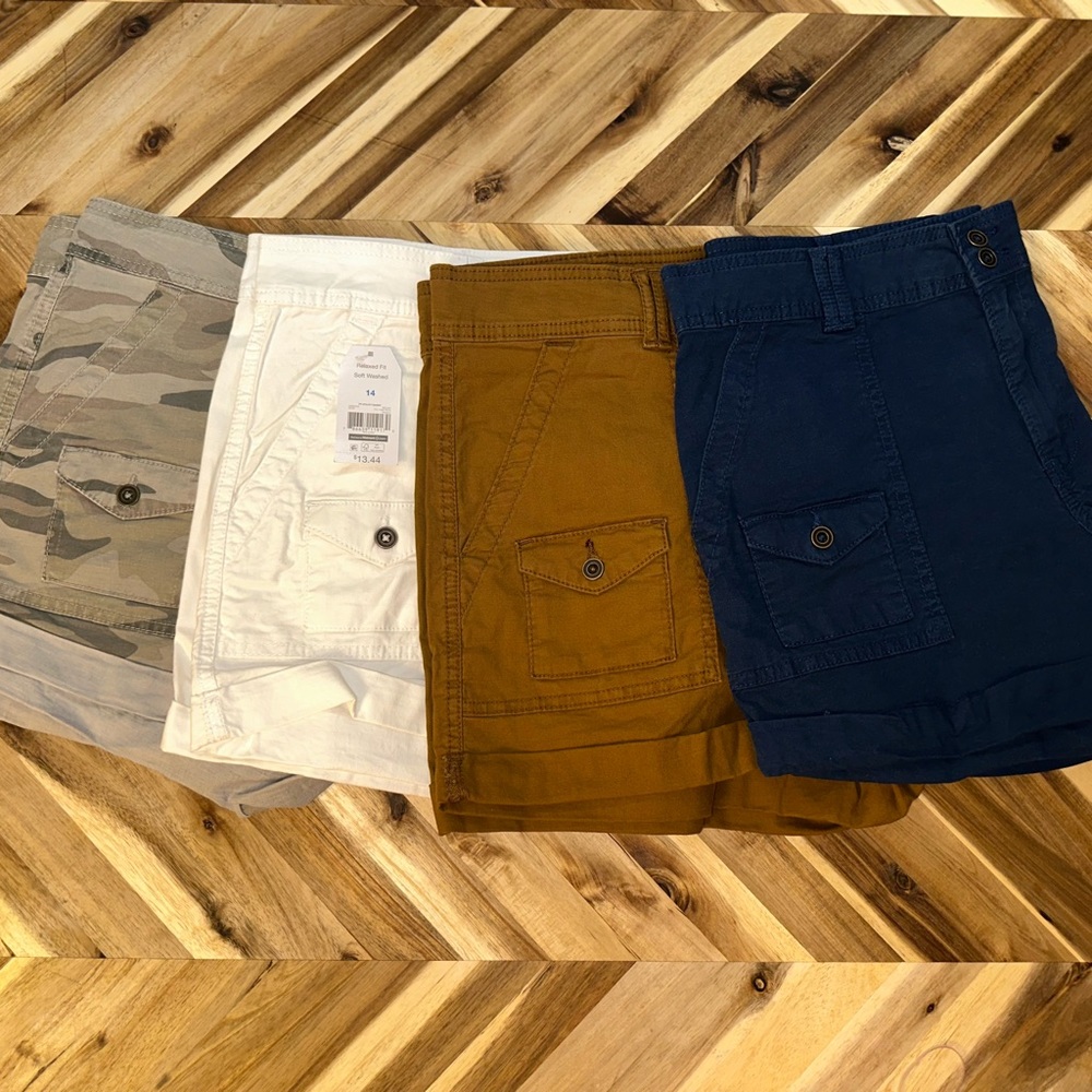 Women’s Cargo Shorts lot of 4 Blue, White, Tan, Camo 1- NWT, 3- EUC